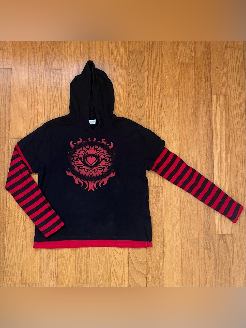 Vintage 90s/y2k heart graphic red and black layered hooded long sleeve
